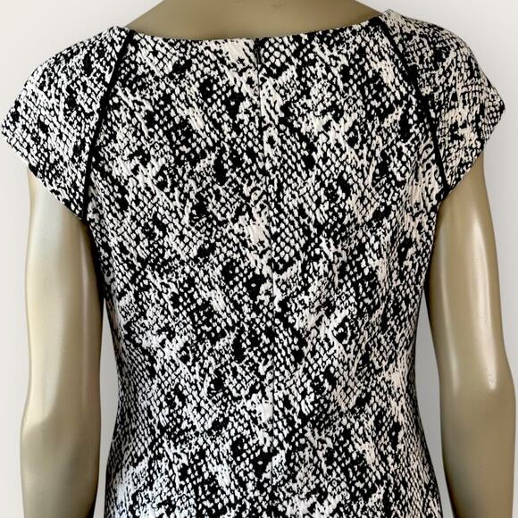 Donna Ricco Cap Sleeve Ruched Waist Sheath Dress Stretch Size 10 Black Abstract - Picture 11 of 16